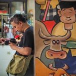 Adrianus Adrie memotret aktivitas harian di Pasar Badung, Bali.