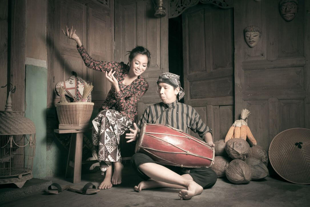 Karya foto tradisional Jawa oleh Toni Handoko dengan properti khas budaya.