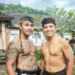 Bekas luka di tubuh Puja Astawa sebagai bukti partisipasinya dalam tradisi Perang Pandan di Bali.