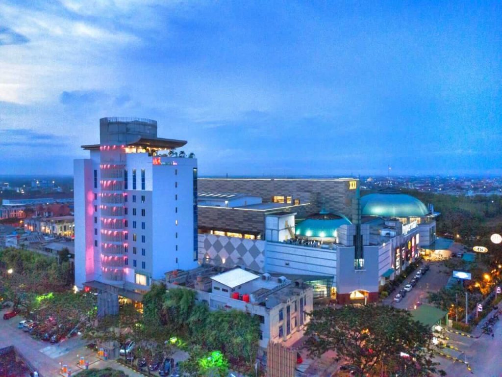 Tampak depan Hotel Swiss-Belinn SKA Pekanbaru yang berlokasi strategis di pusat kota.