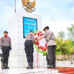 Kapolda Maluku Utara Irjen Pol. Waris Agono memimpin upacara Ziarah Rombongan di TMP Banau, Ternate.
