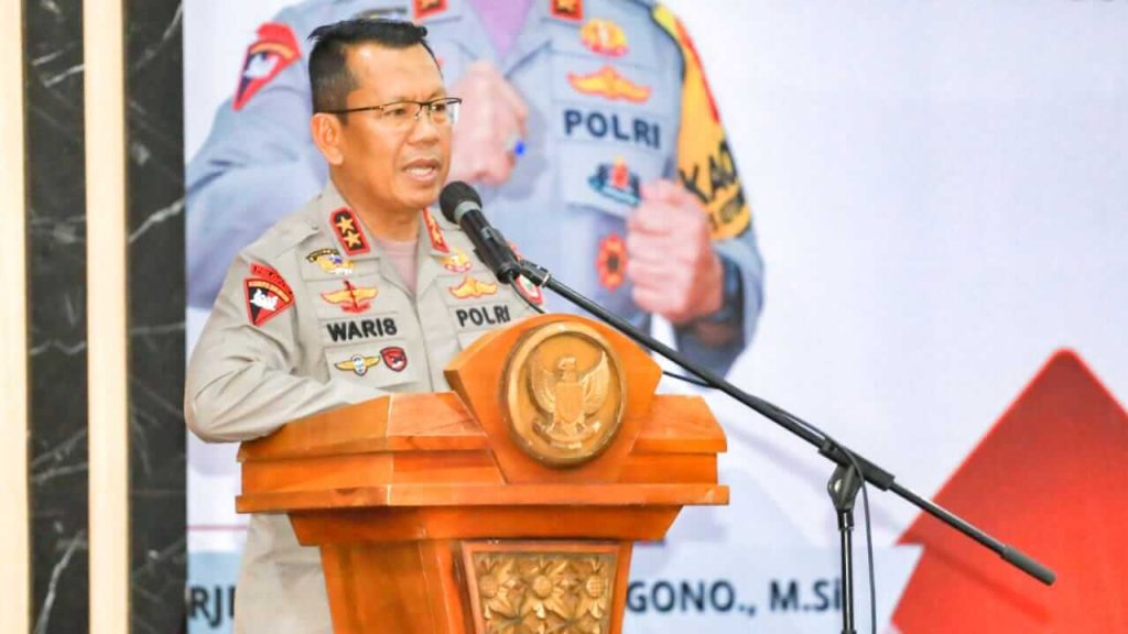 Irjen Pol. Waris Agono memberikan pengarahan kepada personel Polres Pulau Morotai, 25 Juni 2025.