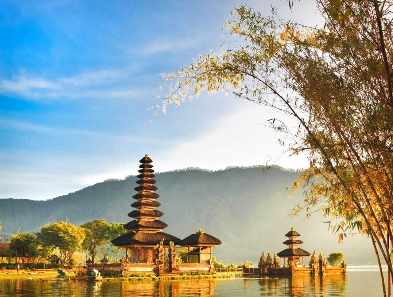 Pagi yang damai di Pura Ulun Danu Beratan, Bali.