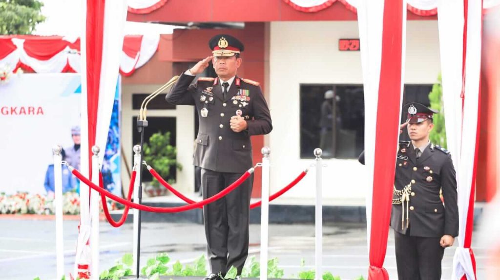 Irjen Pol. Waris Agono memimpin upacara Hari Bhayangkara ke-79 sebagai Inspektur Upacara di Polda Maluku Utara.