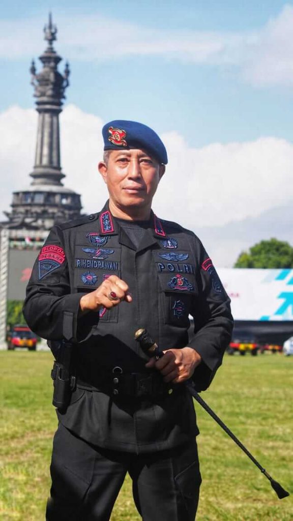 Kombes Pol. Rachmat Hendrawan menghadiri upacara Hari Bhayangkara ke-79 di Lapangan Renon, Denpasar.