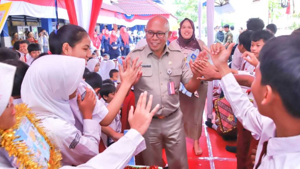 Kampanye Gerakan Memasyarakatkan Makan Ikan (Gemarikan) yang diselenggarakan oleh Suku Dinas Ketahanan Pangan, Kelautan, dan Pertanian (KPKP) Kota Administrasi Jakarta Pusat. Foto Malik