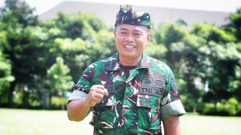 Letkol I Wayan Suwitantra, S.I.P., mengenakan seragam dinas TNI, berdiri dengan latar suasana institusional yang formal.