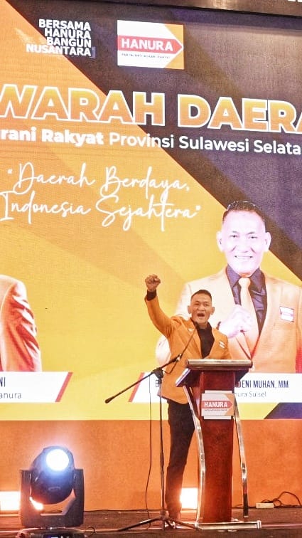 Brigjen Pol (Purn) Dr. Drs. Adeni Muhan Daeng Pabali, M.M., dijuluki Sang Naga dari Timur, simbol kepemimpinan tegas di Partai Hanura.