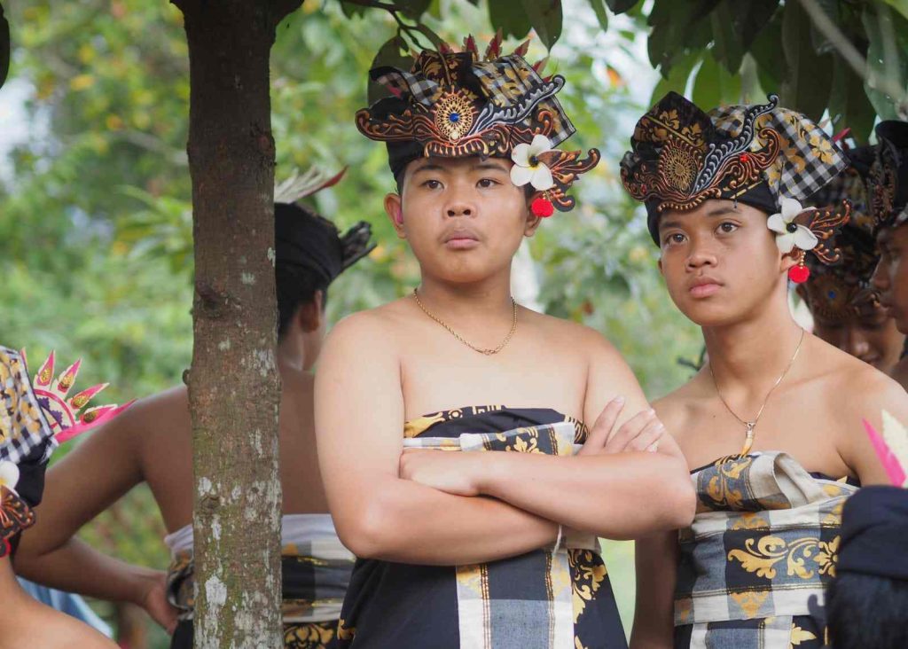Generasi muda Bali tampil dalam acara adat dan festival budaya.