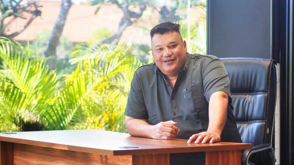 Ilustrasi perjalanan hidup yang dijalani dengan sabar selangkah demi selangkah hingga menemukan jalan keluar.