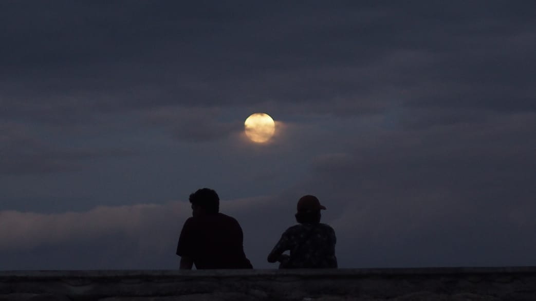 Pantai Sanur sebagai pilihan terbaik menikmati keindahan sinar bulan purnama di Bali.