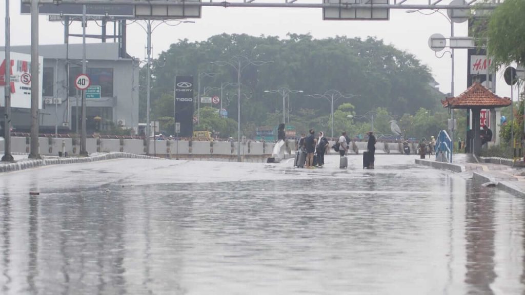 Pulau Bali dengan keindahan dan keteguhan masyarakat menghadapi ujian alam.