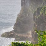 Pura Uluwatu sebagai penjaga spiritual dan destinasi wisata bersejarah di Bali.