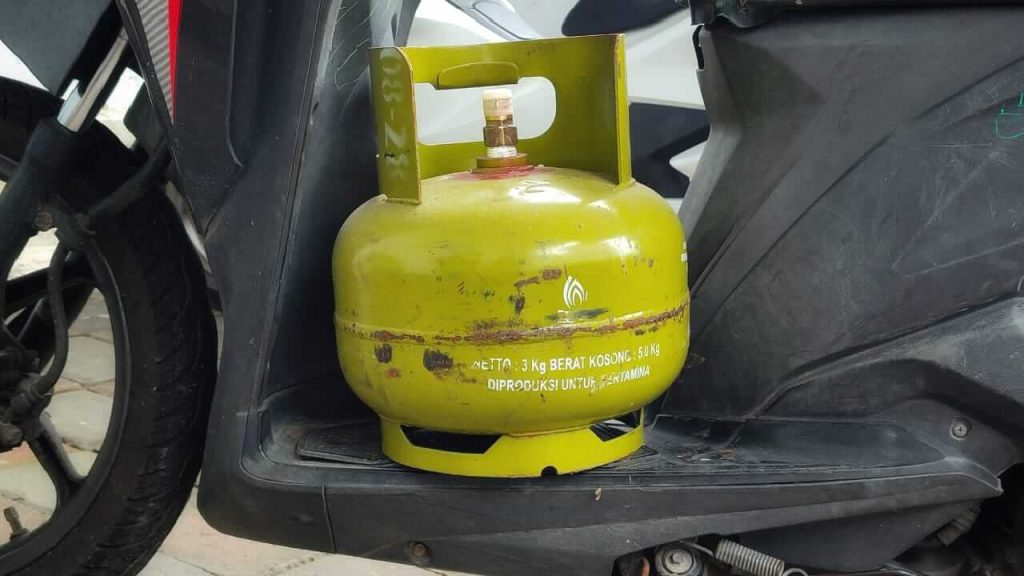 Warga Ungasan membeli elpiji 3 kilogram dengan harga Rp33 ribu per tabung.