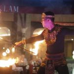 Pertunjukan Fire Dance di Samasta Lifestyle Village, Bali.