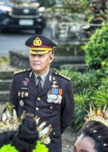 Kombespol Daniel Widya Mucharam, SIK.MPA dalam suasana kerja yang mencerminkan dedikasi dan ketenangan.