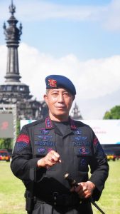 Cahaya lembut menerpa lanskap tenang, melambangkan ketenangan hati dan keikhlasan dalam menjalani kehidupan.