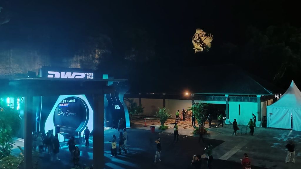 Festival musik dansa DWP 2025 digelar di GWK Cultural Park Bali sebagai event terbesar di Asia Tenggara.