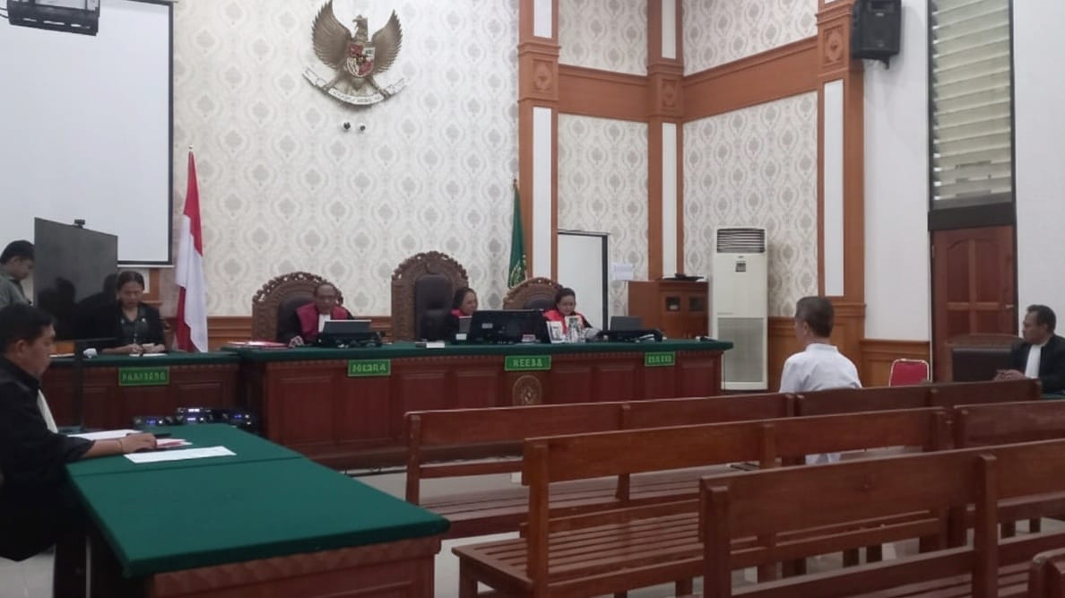 Suasana persidangan saat Jaksa Penuntut Umum menolak pledoi terdakwa Budiman Tiang dalam kasus penggelapan dana proyek The Umalas.