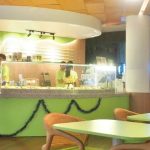 Produk best seller Stuffed di gerai Beachwalk, termasuk kue kering, brownies, dessert jar, cheesecake, dan minuman kopi dengan rasa seimbang.