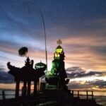 Suasana matahari terbit di Pantai Padang Galak, Sanur, dengan laut tenang dan langit pagi.