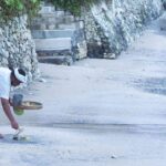 Canang sari tersusun rapi sebagai persembahan harian di Bali.