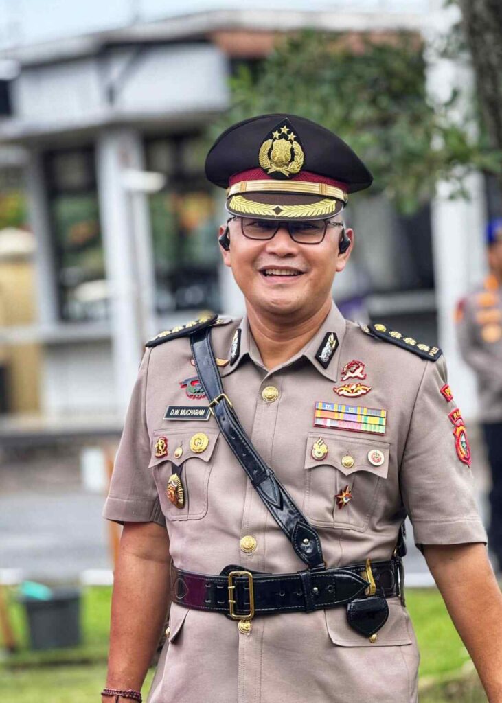 Kombes Pol Daniel Widya Mucharam dalam sebuah kegiatan, menampilkan sosok perwira kepolisian.