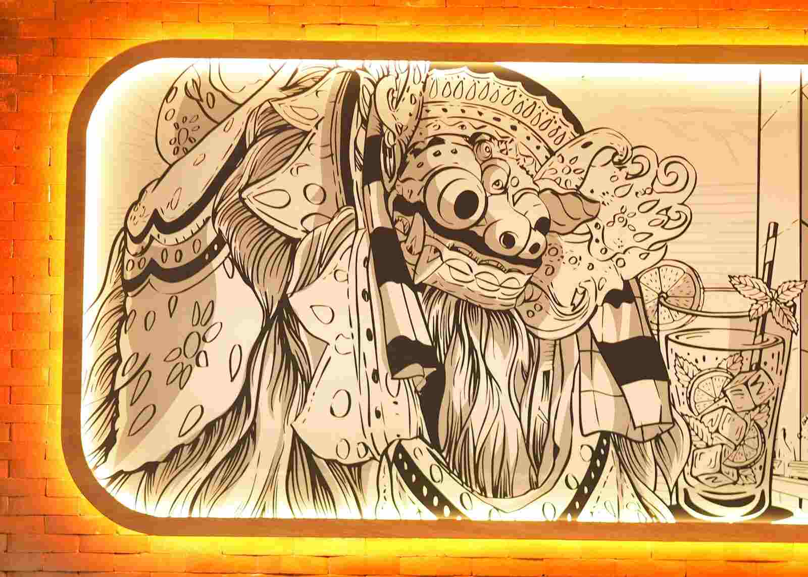 Lukisan sosok Barong terpajang di dinding sebuah restoran di Bali.