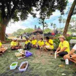 Kegiatan bersih pantai di Pantai Pering dengan partisipasi komunitas Clean Up Bali.