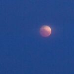 Gerhana Bulan Total terlihat di langit kawasan Pantai ITDC Nusa Dua, Bali.