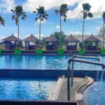 Kolam renang di Klub Jimbaran yang digunakan warga untuk olahraga dan rekreasi.