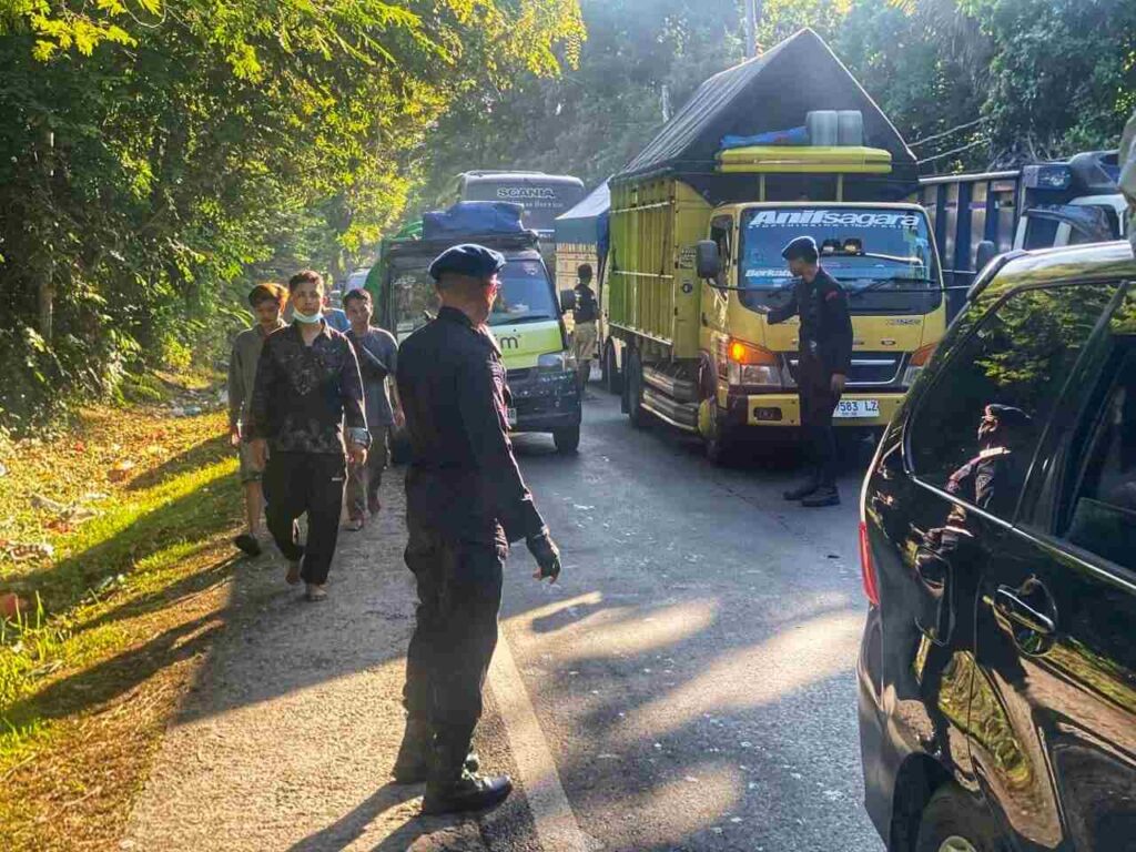 Kondisi lalu lintas padat merayap di jalur Denpasar–Gilimanuk.