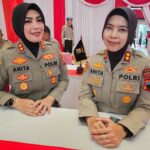 Dua perwira perempuan Polri bernama Anita dalam momen resmi sebagai Kapolres