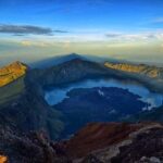 Pemandangan Gunung Rinjani dengan lanskap pegunungan dan alam yang megah