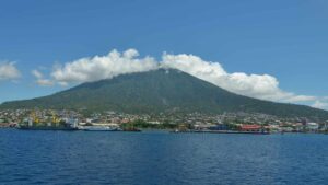 Irjen Pol Drs. Waris Agono, M.Si. dalam kegiatan di Maluku Utara dengan pendekatan kepemimpinan yang humanis