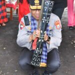 Irjen Pol Drs. Waris Agono, M.Si. saat melakukan kunjungan ke Kampung Adat O’hongana Manyawa