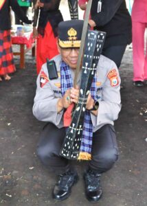 Irjen Pol Drs. Waris Agono, M.Si. saat melakukan kunjungan ke Kampung Adat O’hongana Manyawa