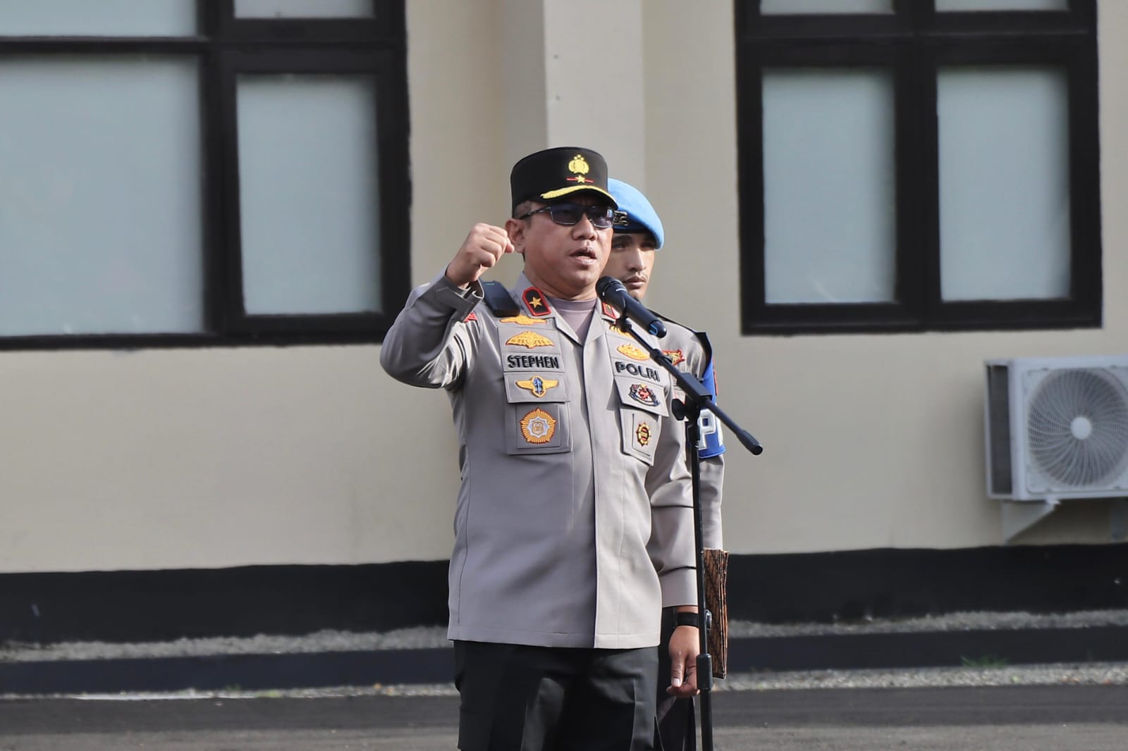 Brigjen Pol. Stephen M. Napiun dalam momen resmi kepolisian sebagai Wakapolda Maluku