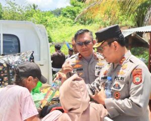 Kapolda dan Wakapolda Maluku Utara tampak bersama dalam sebuah kegiatan resmi