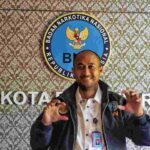 Kombes Pol. Leo Dedy Defretes dalam momen resmi kepolisian dengan sikap profesional