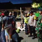 Sejumlah pihak bekerja sama dalam kegiatan lingkungan dengan semangat gotong royong