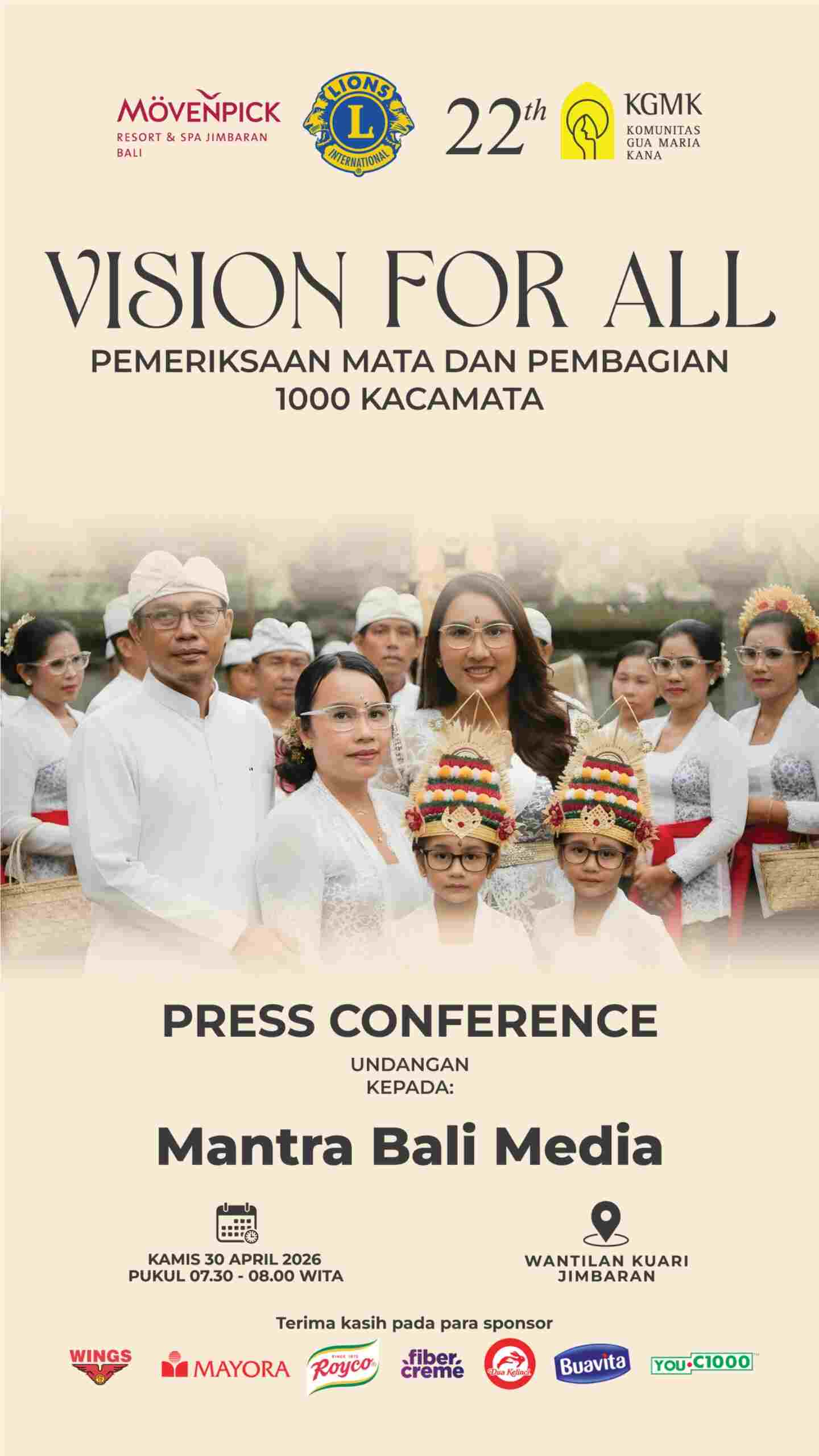 Kegiatan program pembagian kacamata gratis bagi masyarakat Jimbaran oleh Mövenpick