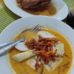 Sajian kuliner dengan hidangan menggugah selera di tempat makan yang nyaman