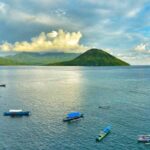 Lanskap Maluku Utara yang menggambarkan kehidupan masyarakat, alam, dan harmoni keseharian