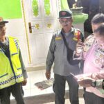 Babinsa Pemecutan Kelod bersama tim melakukan pendataan penduduk non permanen di lingkungan banjar