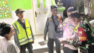 Babinsa Pemecutan Kelod bersama tim melakukan pendataan penduduk non permanen di lingkungan banjar