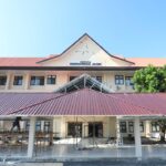 Kerusakan ringan pada bangunan di lingkungan Polda Maluku Utara akibat gempa.