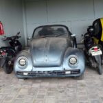 Suasana reflektif yang menggambarkan perjalanan waktu dan kenangan