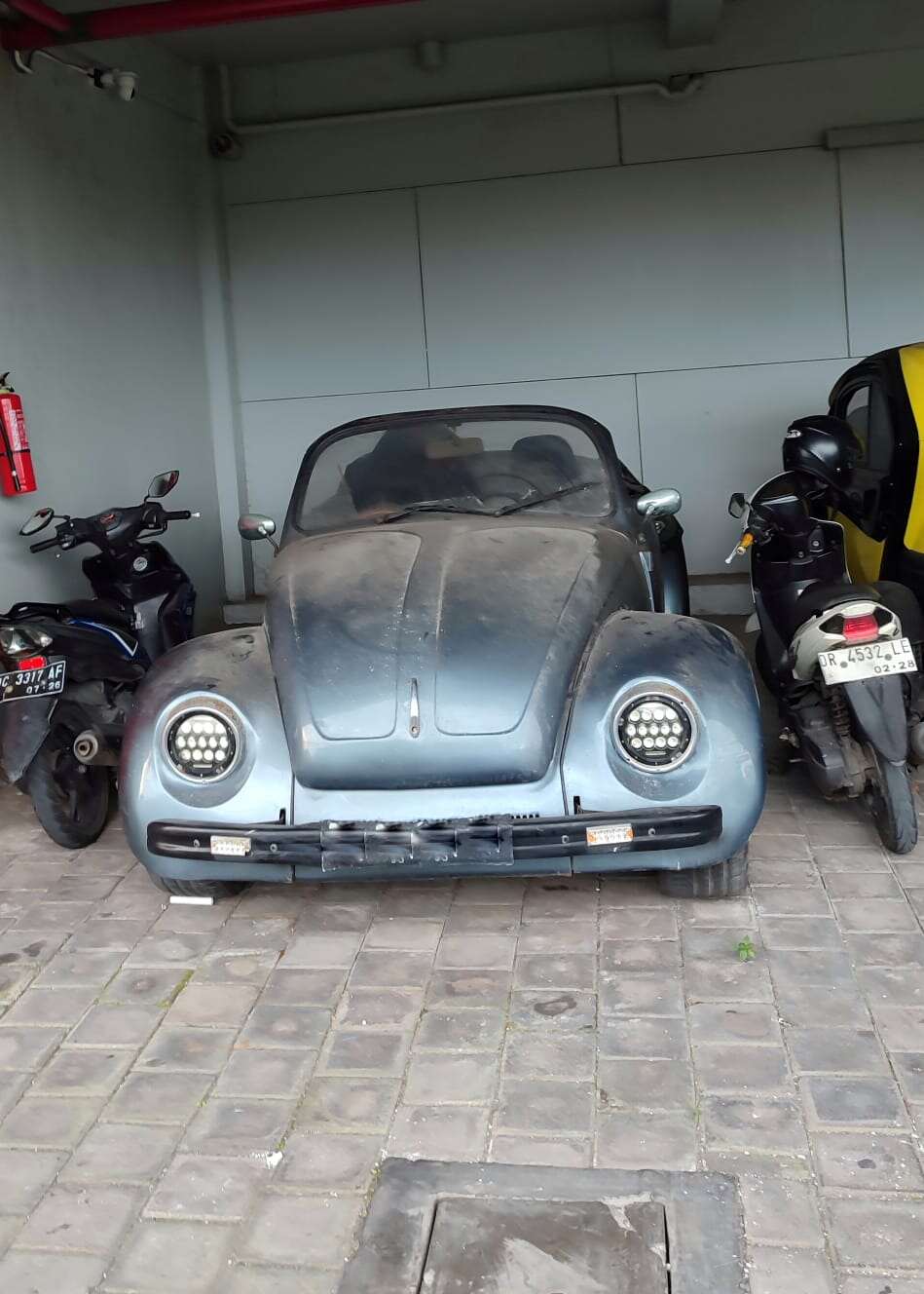 Suasana reflektif yang menggambarkan perjalanan waktu dan kenangan