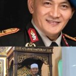 Sosok dalam suasana formal sebagai simbol pengabdian dan kontribusi
